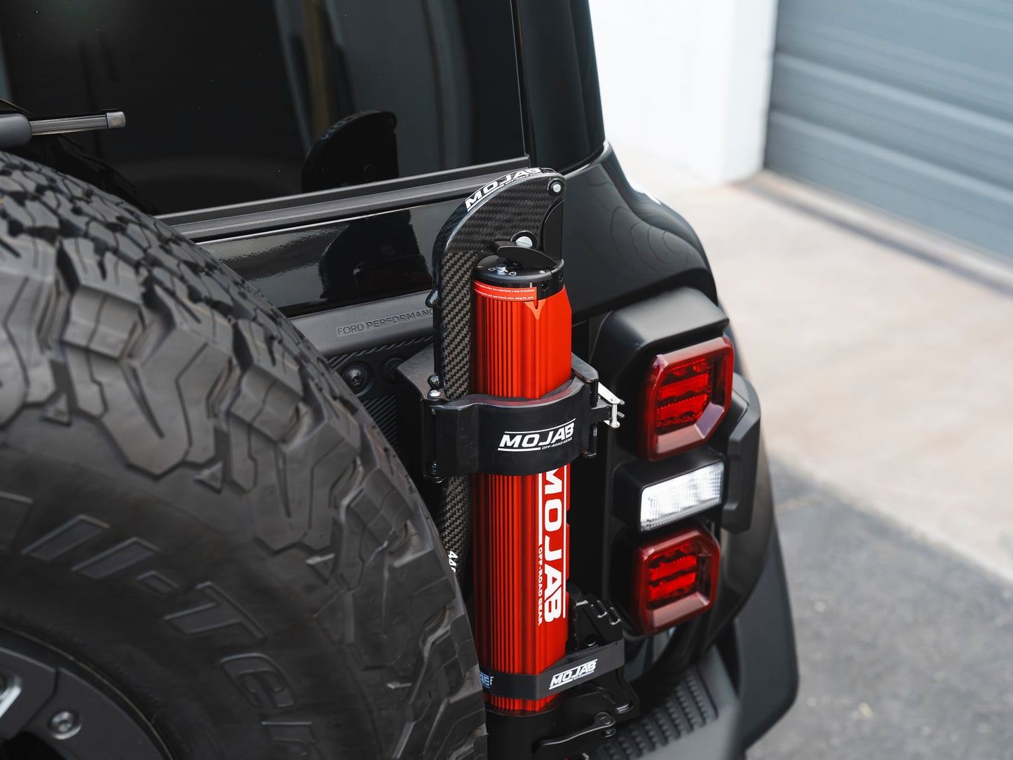 CarbonPro Compact Hydraulic Jack with Mounting Clamps MLH 40'' MOJAB OFFROAD