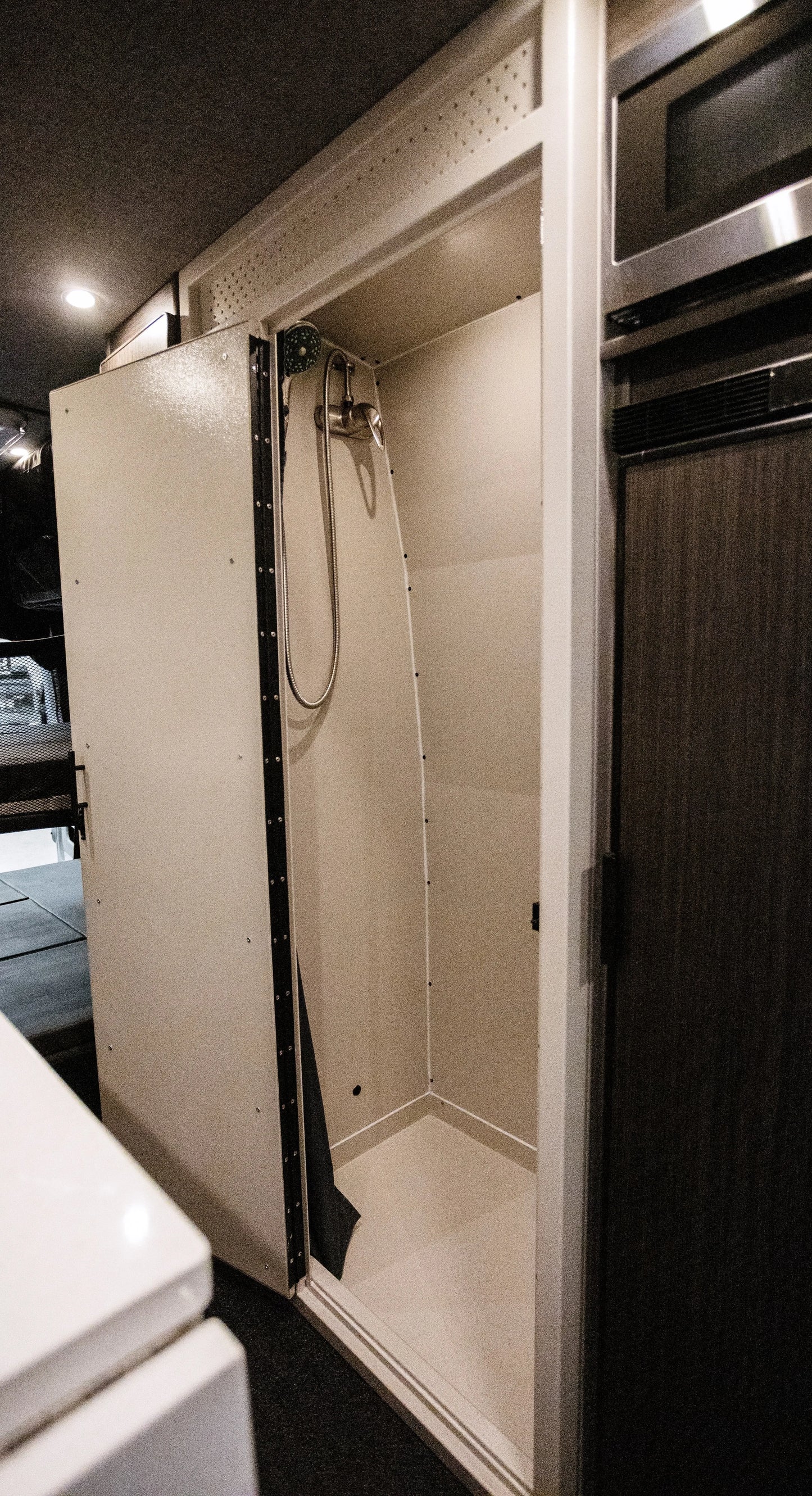 24" Shower Van Wife Components