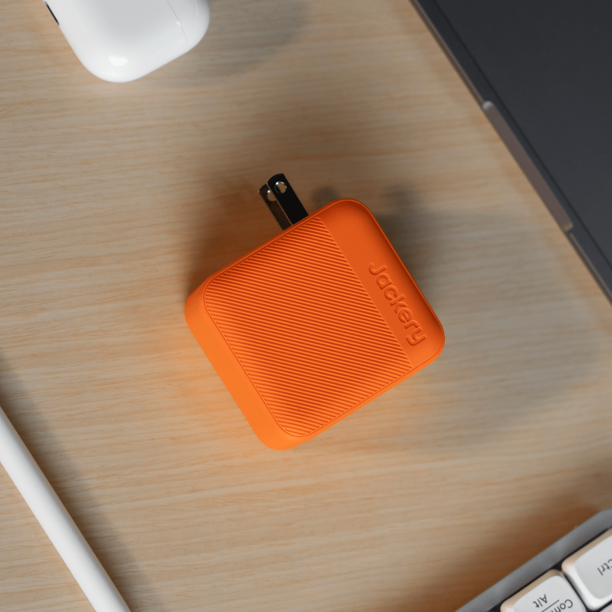 Jackery 102W GaN 3-Port Fast Charger Jackery