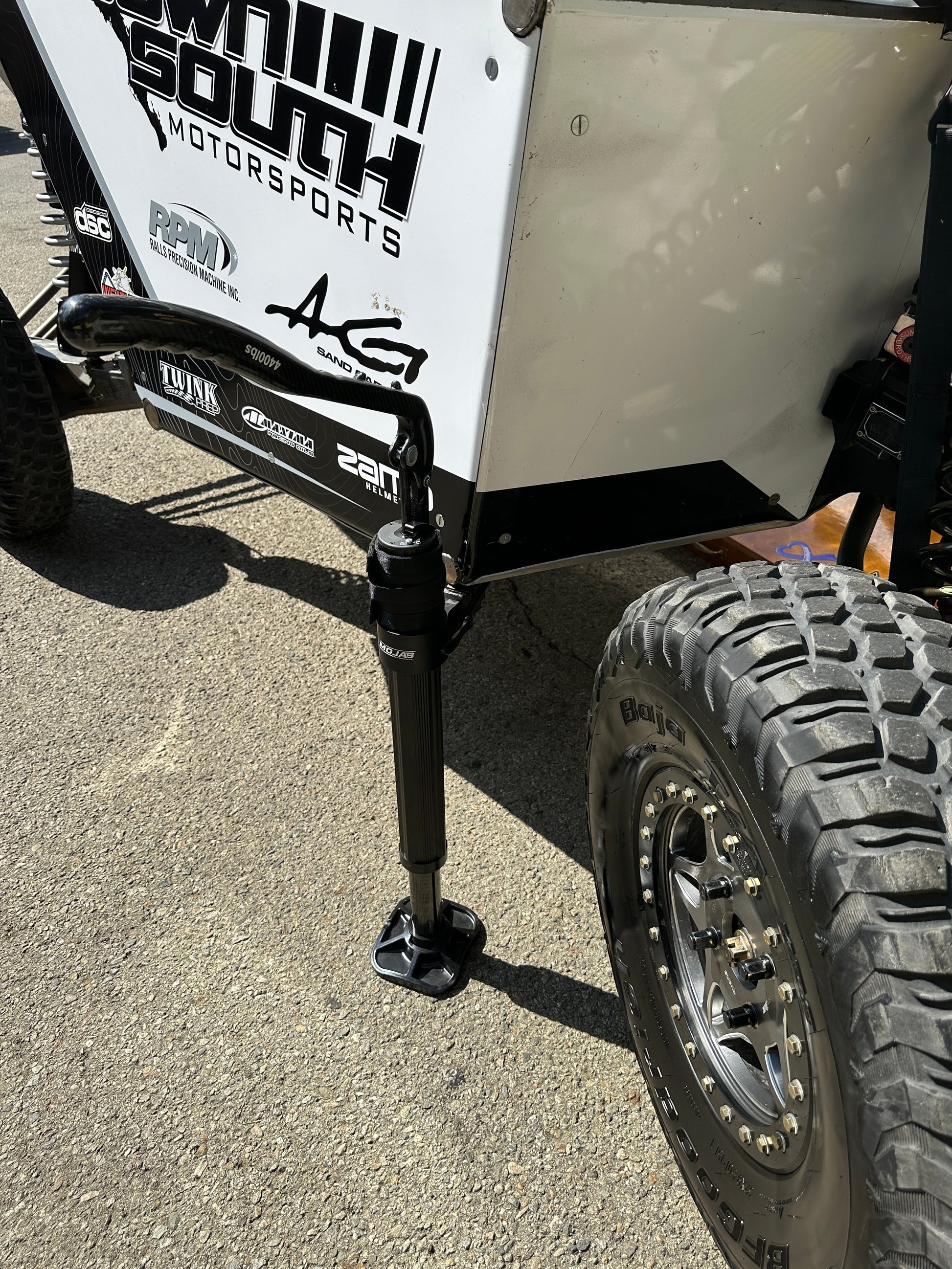 CarbonPro Compact Hydraulic Jack with Mounting Clamps MLH 40'' MOJAB OFFROAD