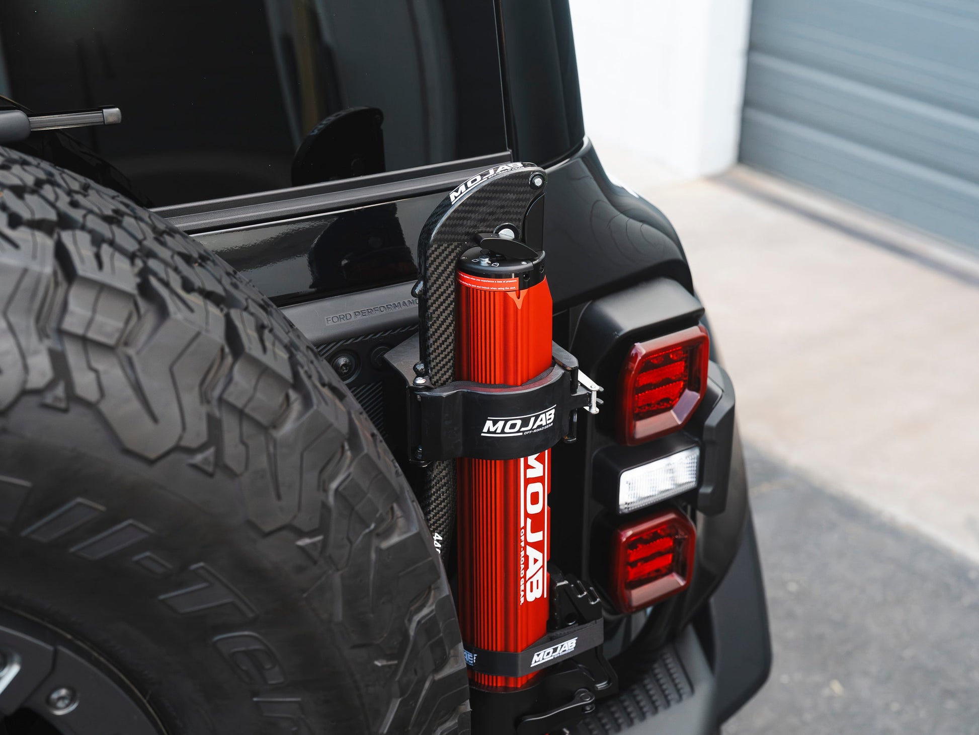 CarbonPro Compact Hydraulic Jack with Mounting Clamps MLH 40'' MOJAB OFFROAD