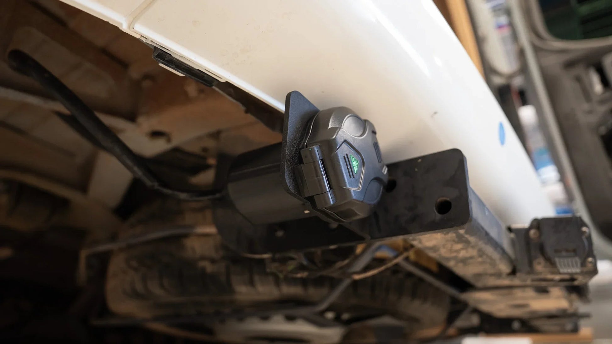 SV Shoreline Power Bracket 30 amp Sandy Vans