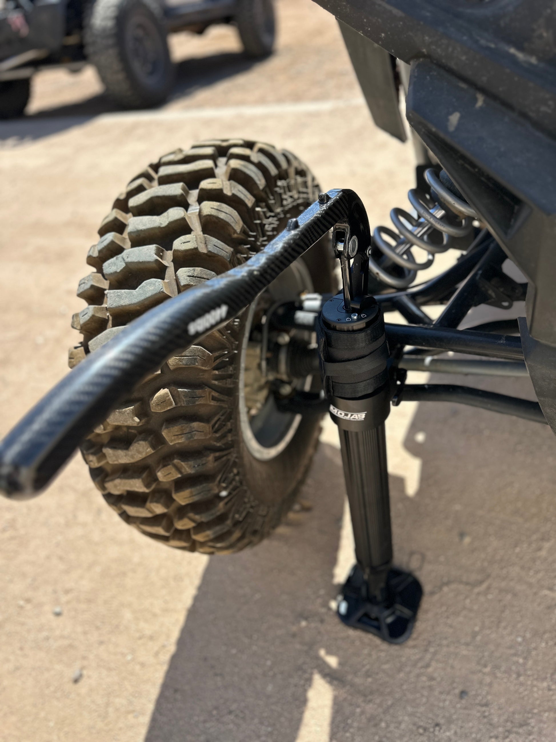 CarbonPro Compact Hydraulic Jack with Mounting Clamps MLH 40'' MOJAB OFFROAD