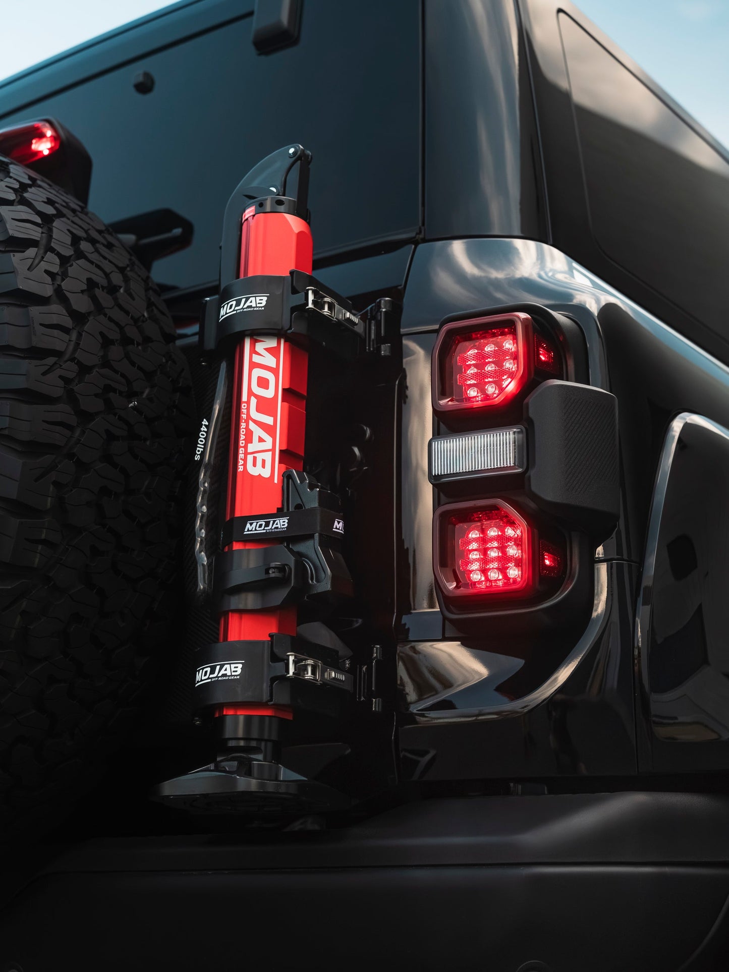 CarbonPro Compact Hydraulic Jack with Mounting Clamps MLH 40'' MOJAB OFFROAD