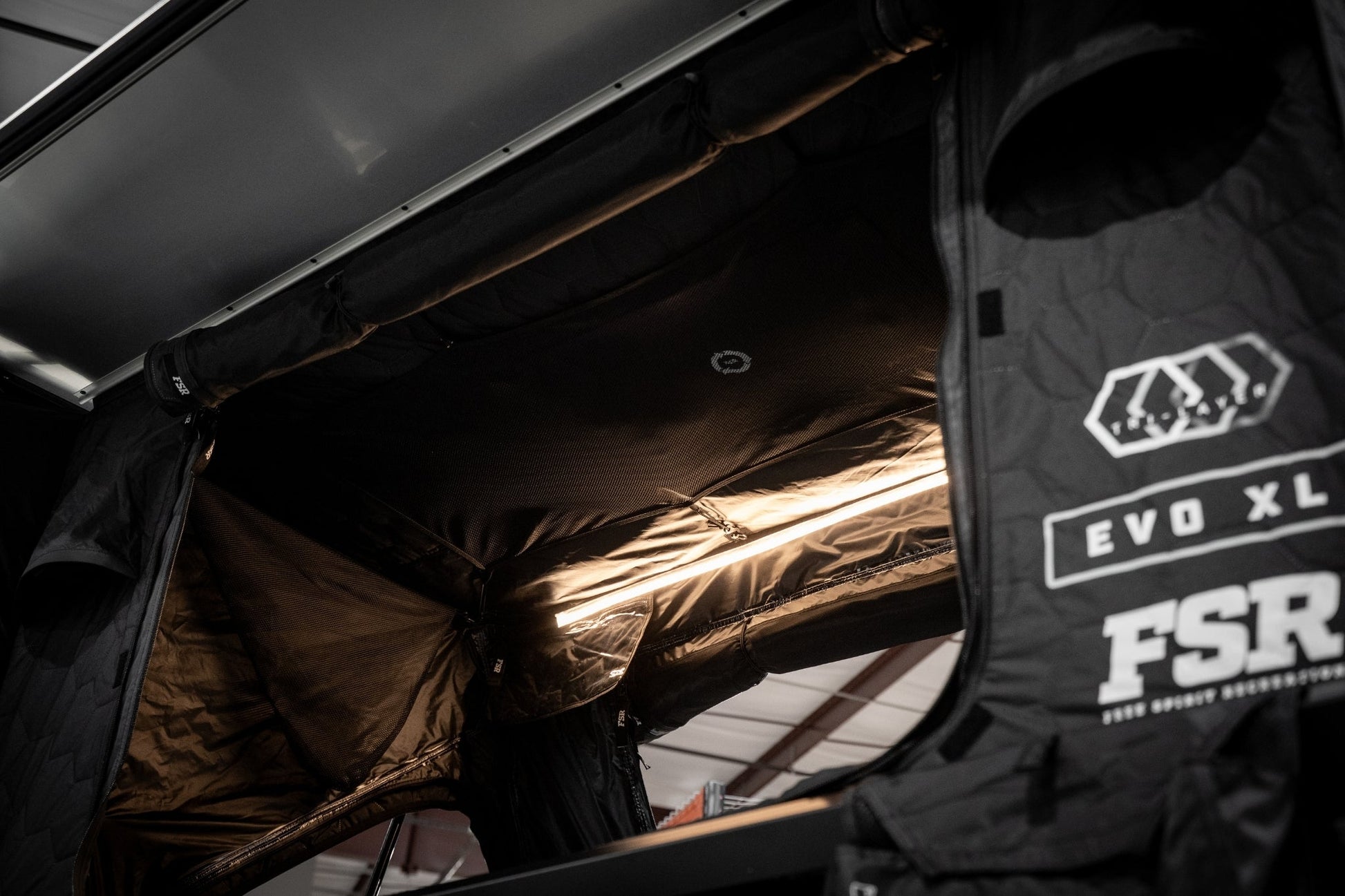 Evolution XL - Rooftop Tent Freespirit Recreation