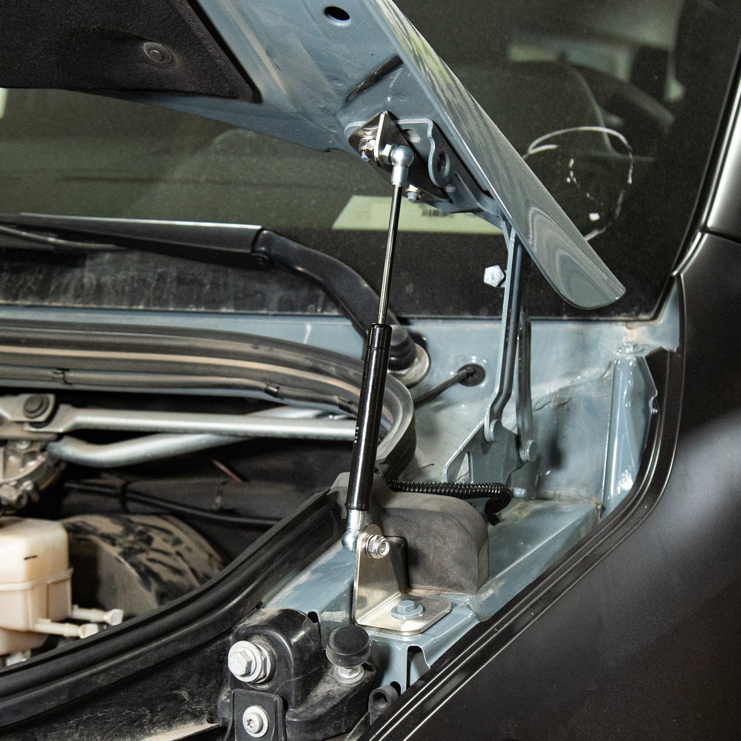 Sprinter Hydraulic Hood Strut Kit