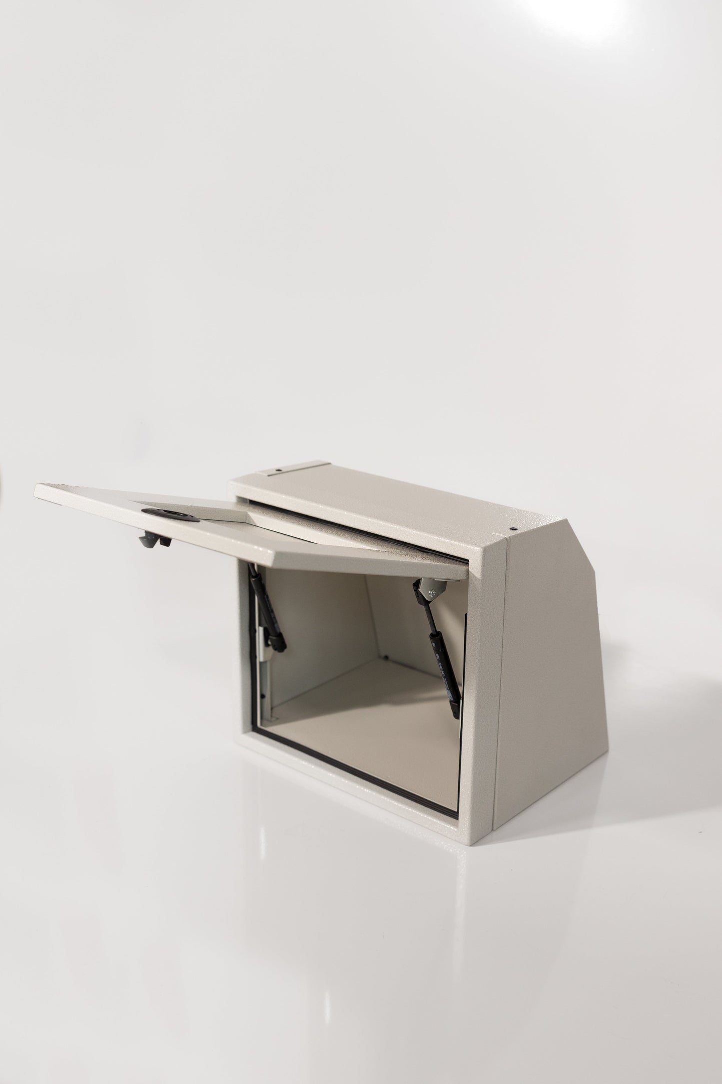 16" Upper Cabinet - Angled Van Wife Components