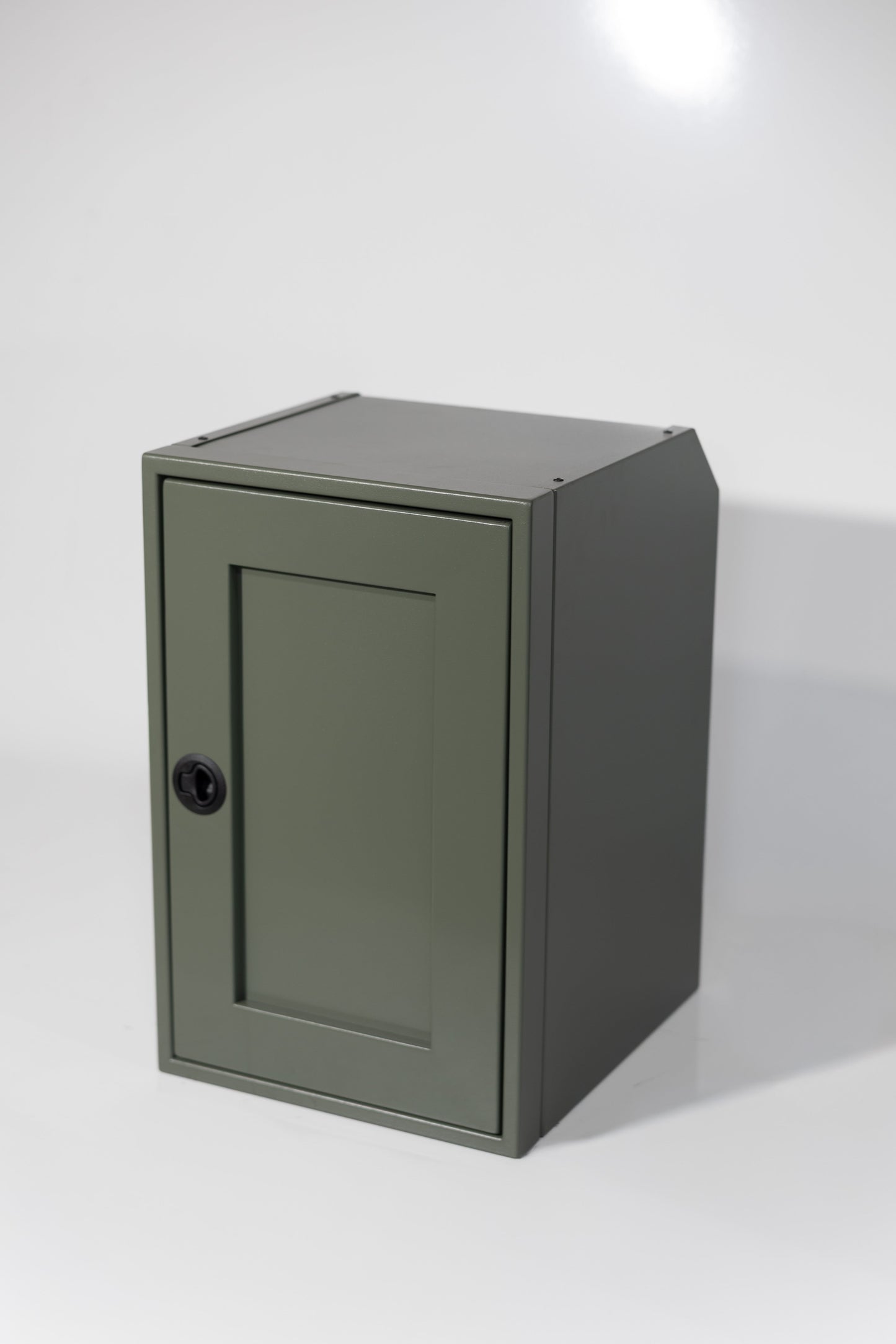 16" One Door Ekko Cabinet - 16"x18"x25" - Right of Microwave