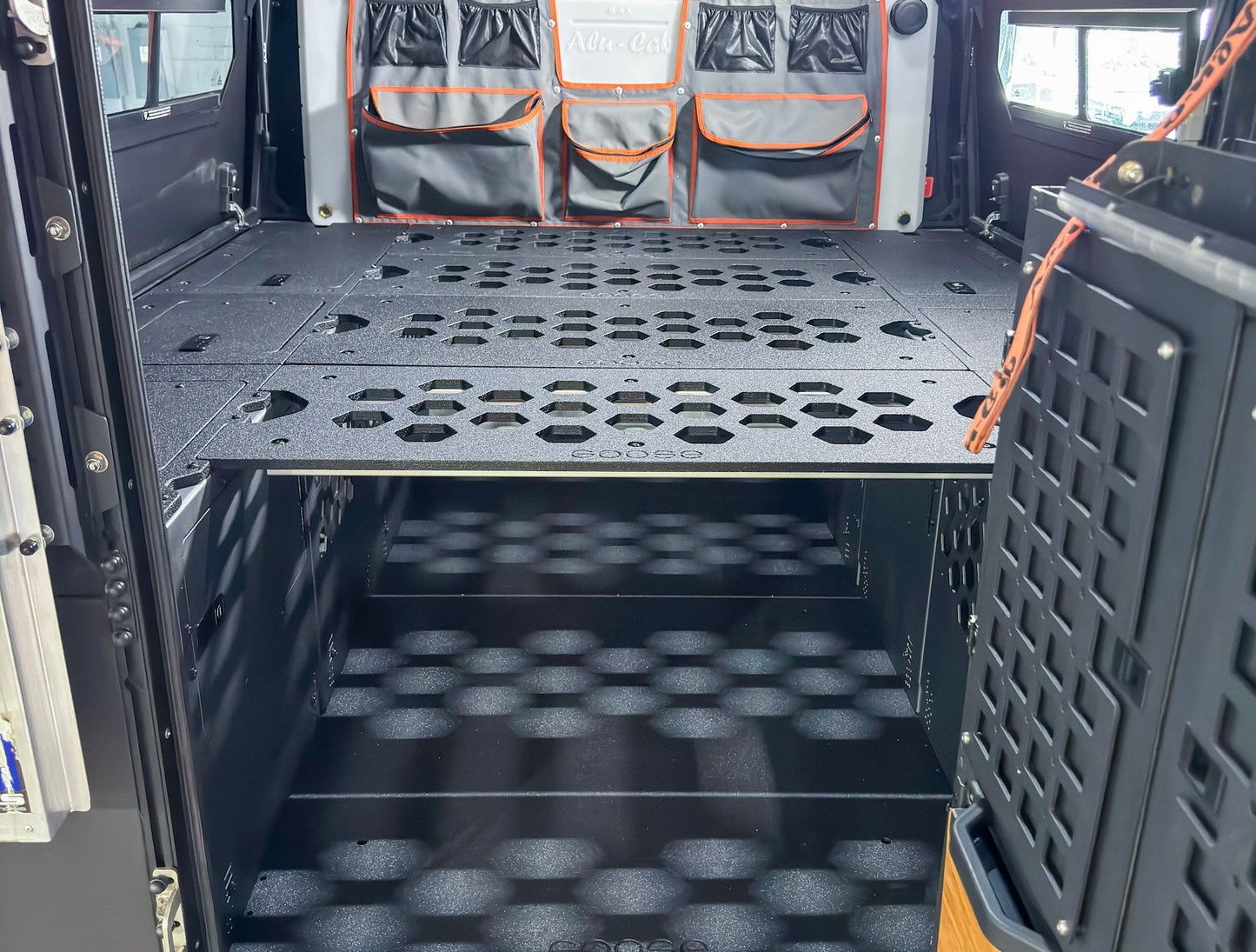 Alu-Cab Canopy Camper System V4 - 6.5ft Full-Size 20+ in - Adventurist - Passengers (RH) Goose Gear