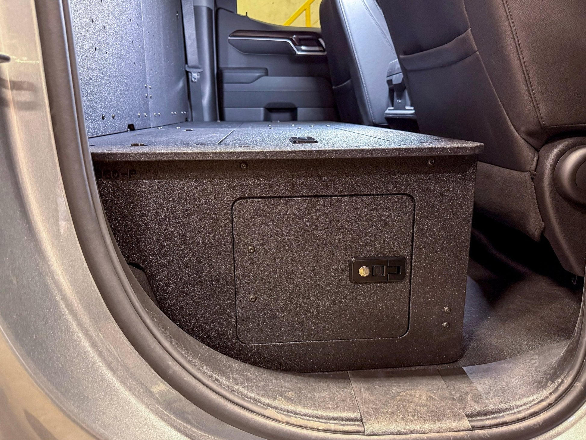 CHEVY - SILVERADO - 4TH GEN - GMC - SIERRA - DOUBLECAB - 2019-PRESENT - 5TH GEN - EXPLORE SERIES - DOUBLE CAB - SEAT DELETE PLATE SYSTEM - SECOND ROW - 100% Goose Gear