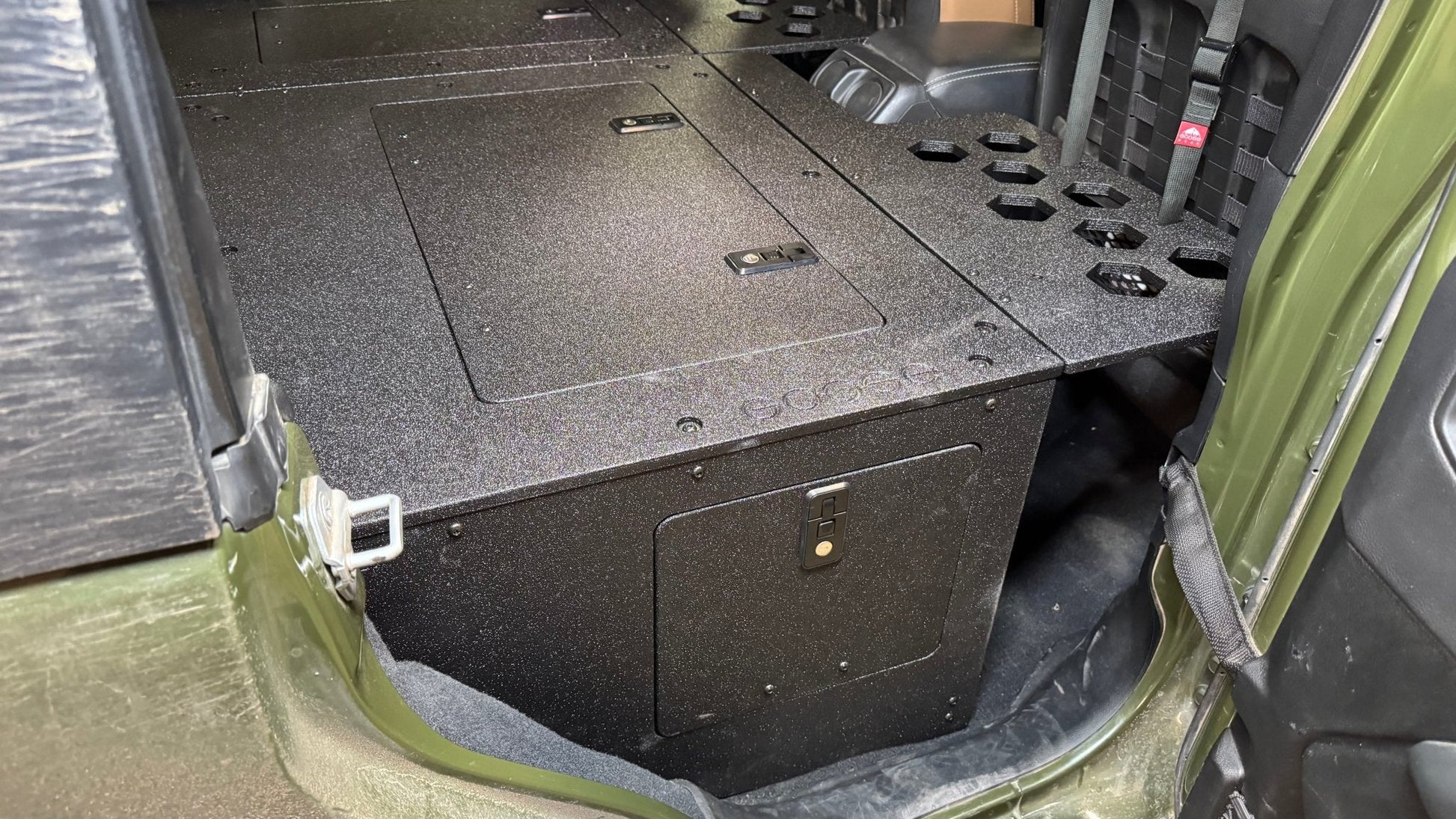 Jeep Wrangler 2018-2023 JLU 4 Door - Second Row Seat Delete Plate System - 8" or 10" Module Based Goose Gear