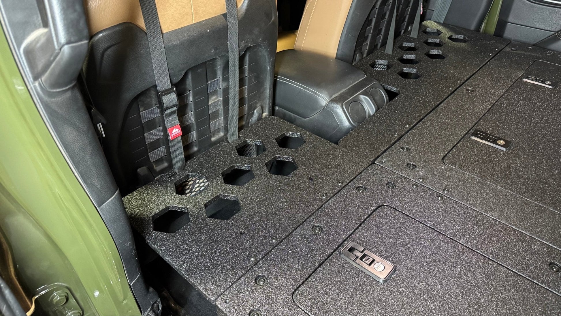 Jeep Wrangler 2018-2023 JLU 4 Door - Second Row Seat Delete Plate System - 8" or 10" Module Based Goose Gear
