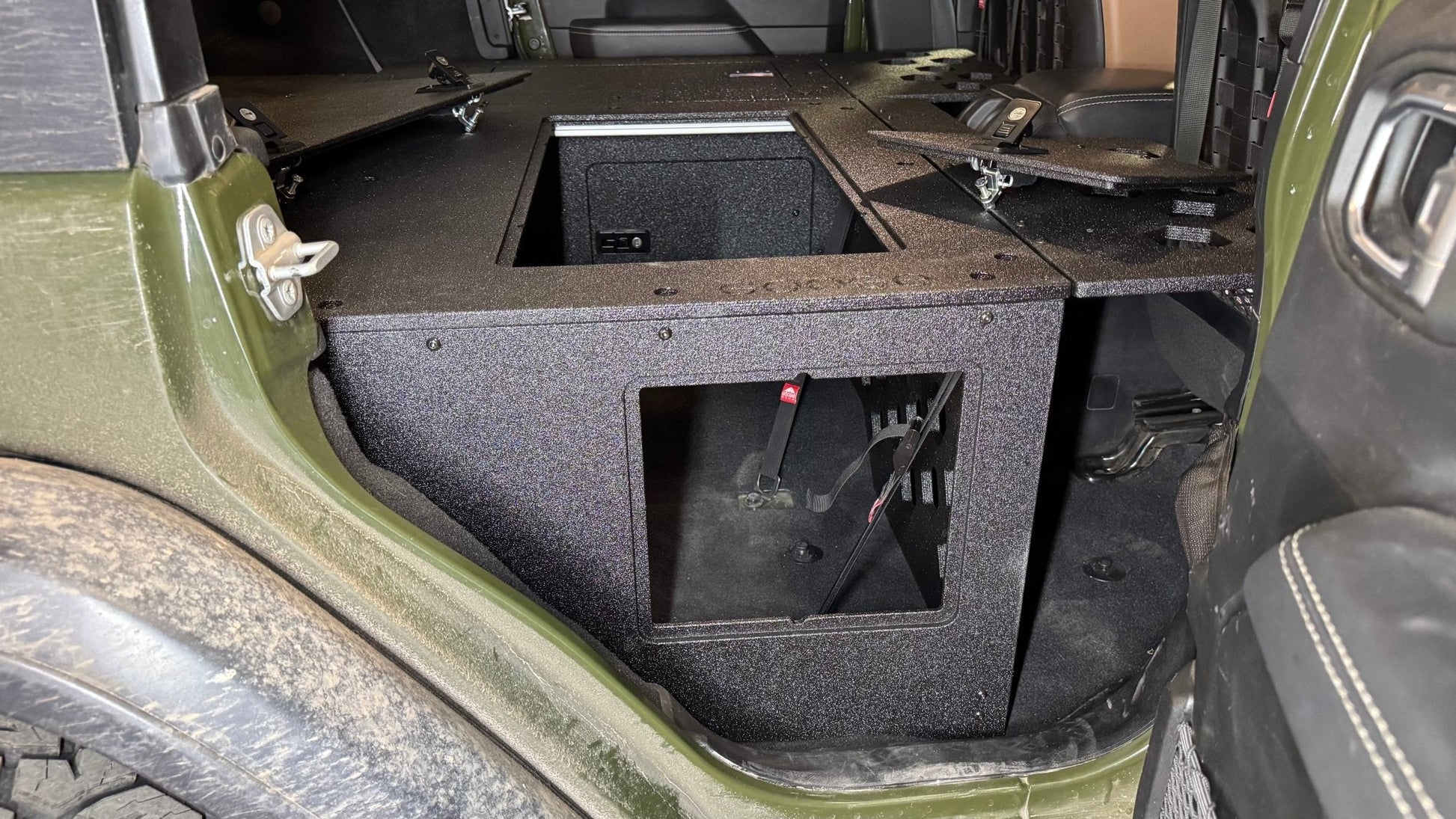 Jeep Wrangler 2018-2023 JLU 4 Door - Second Row Seat Delete Plate System - 8" or 10" Module Based Goose Gear