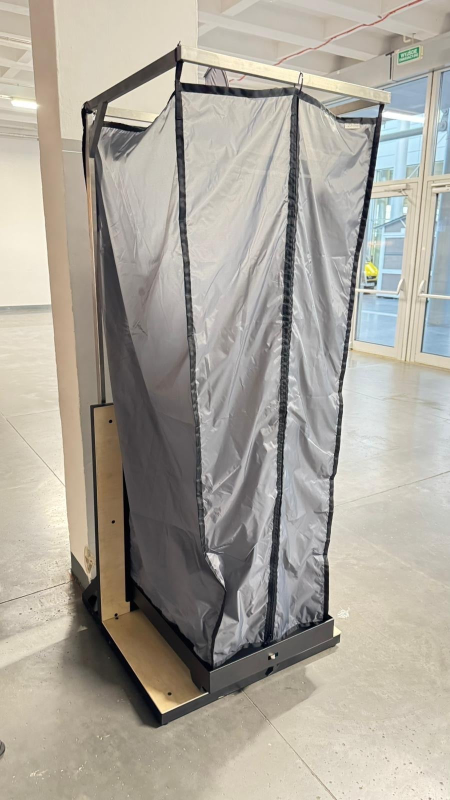 Tetravan Folding Shower 2.1 with Magnetic Zipped Curtain GoCode