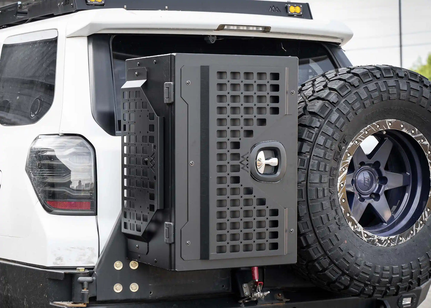 Universal Overland Storage Box (19x28x15)