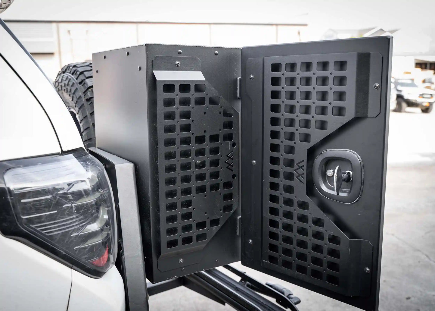 Universal Overland Storage Box (19x28x15)